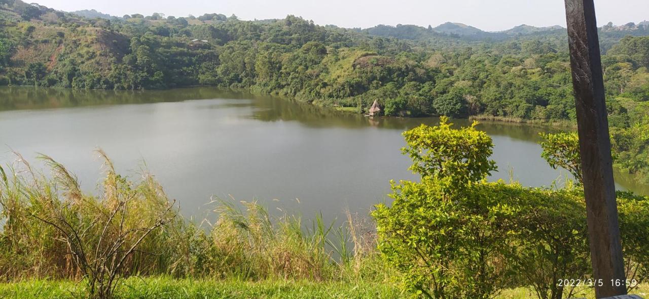 Mwamba Kelele Lodge Fort Portal Buitenkant foto