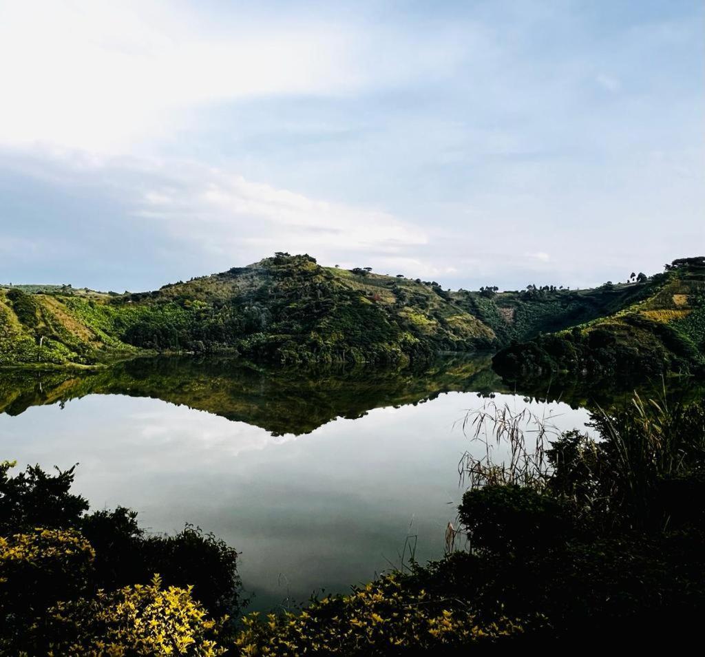 Mwamba Kelele Lodge Fort Portal Buitenkant foto